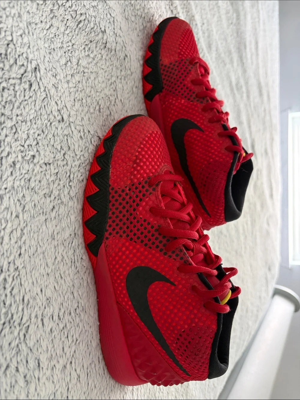 Nike kyrie deceptive